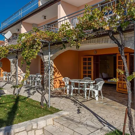 Apartment Francoise *