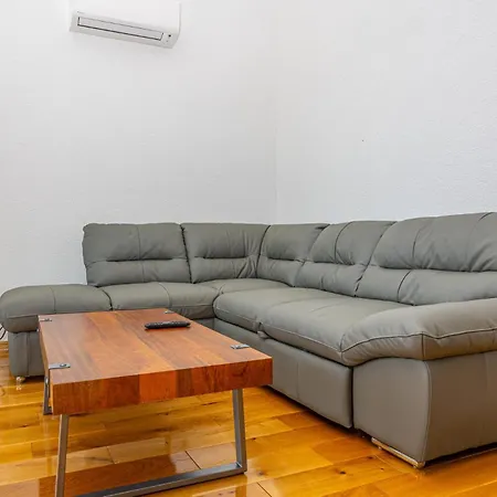Apartment Francoise *