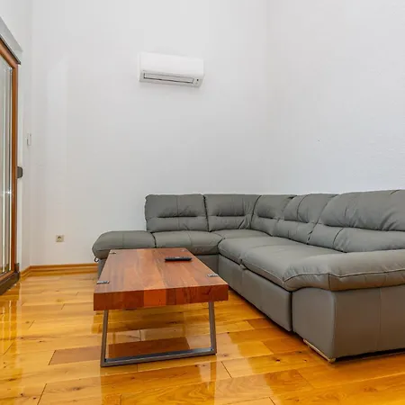 Apartment Francoise *